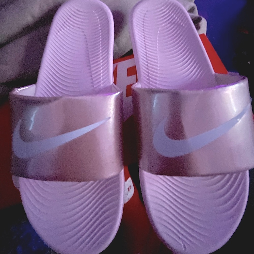 NIKE SLIP ON SANDALS METALLIC PINK 7Y 8.5W 7M